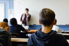 6, 9 и 12 клас се връщат в училище от утре 6, 9 и 12 клас се връщат в училище от утре
